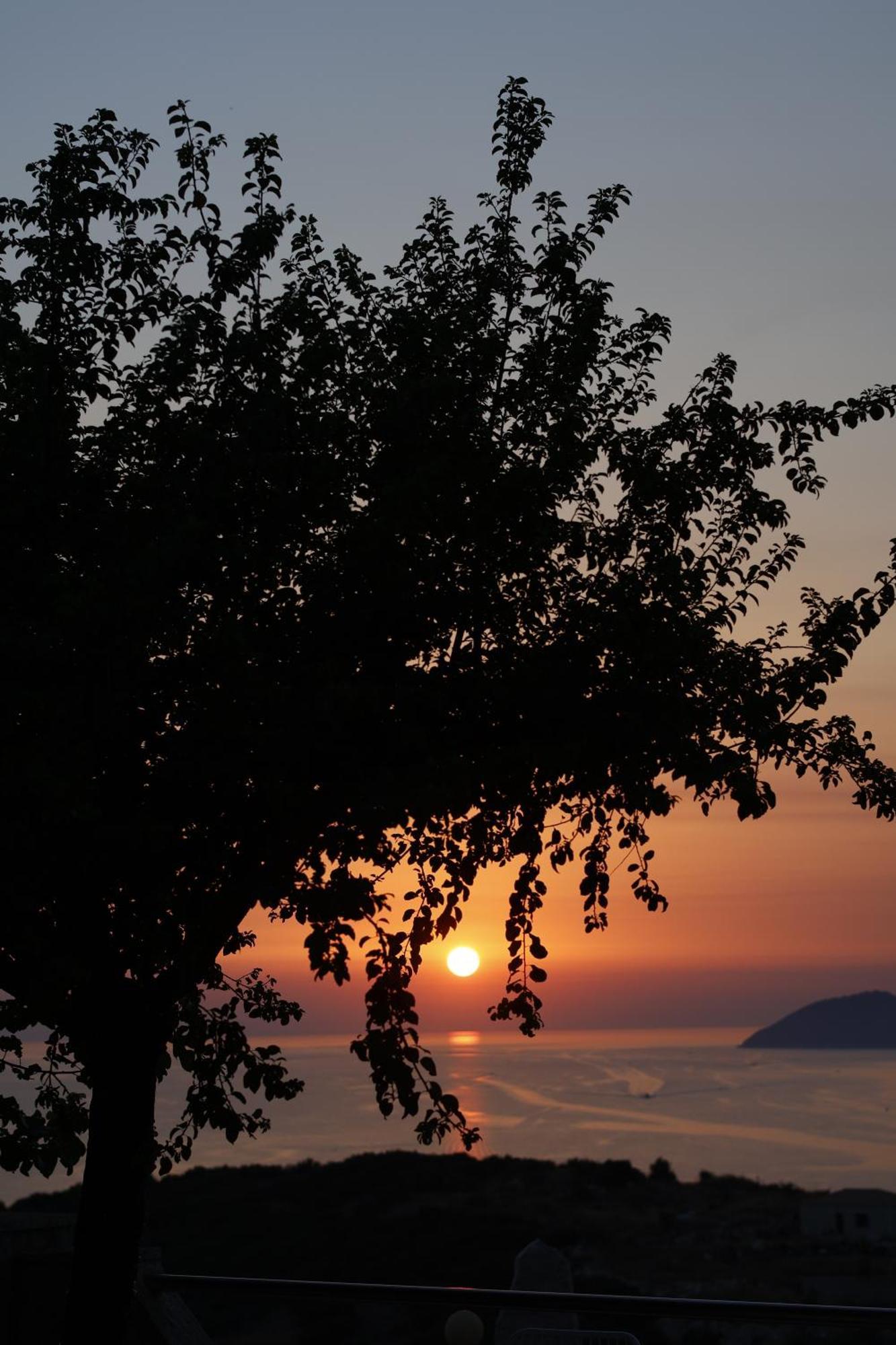 Sunset Serenity ฮีมาเรอ ภายนอก รูปภาพ